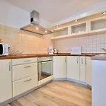 Spacious With Private Pool Apartman