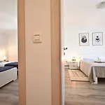アパート Spacious With Private Pool