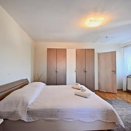 Spacious With Private Pool Vodnjan