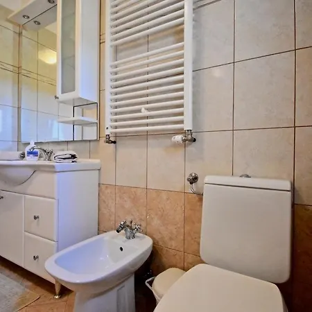 Spacious With Private Pool Vodnjan