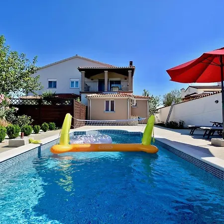 Spacious With Private Pool