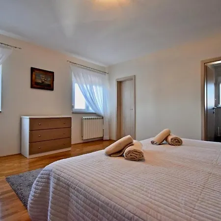 Spacious With Private Pool * Vodnjan