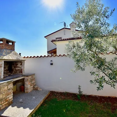 Spacious With Private Pool Apartment *
