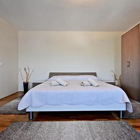 Apartment Spacious With Private Pool