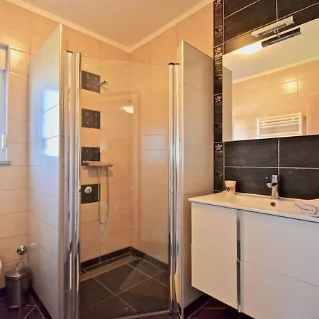 Spacious With Private Pool *