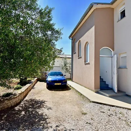Spacious With Private Pool Apartment