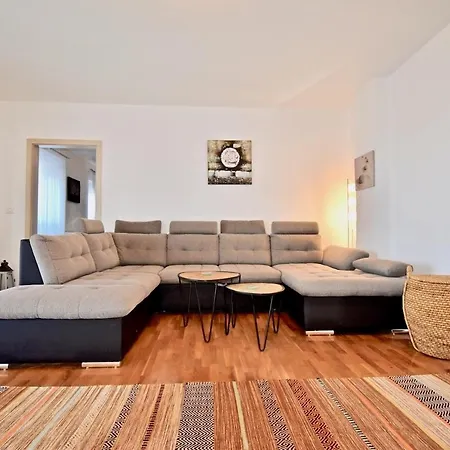Spacious With Private Pool Vodnjan