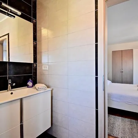 Spacious With Private Pool Apartment Vodnjan