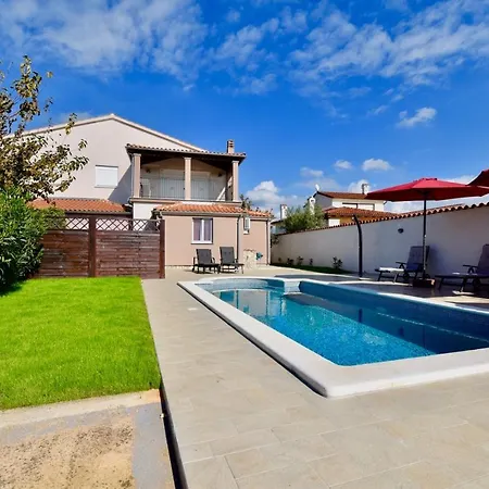 Apartment Spacious With Private Pool Vodnjan