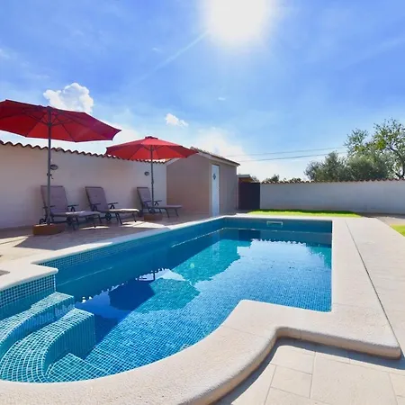 Spacious With Private Pool Apartment