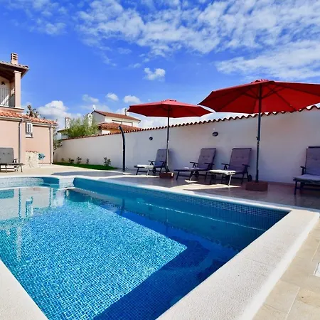 Spacious With Private Pool * Vodnjan