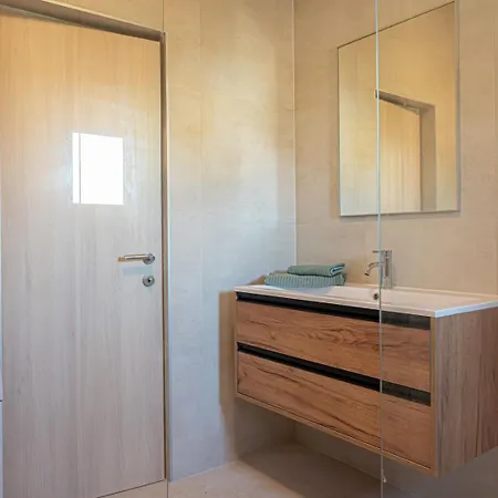 Spacious With Private Pool *