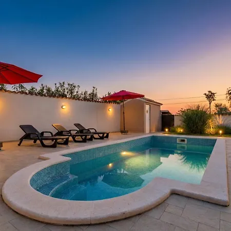 Apartment Spacious With Private Pool Vodnjan
