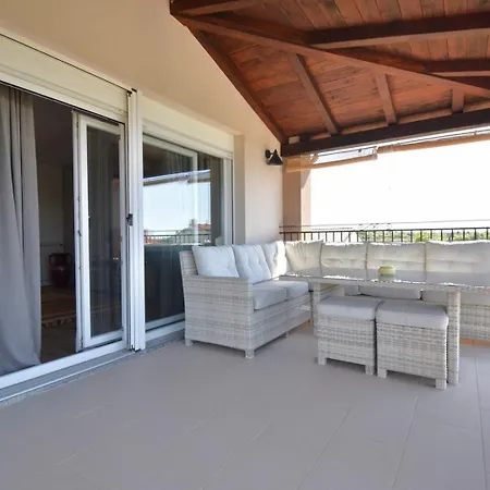 Spacious With Private Pool Apartment Vodnjan