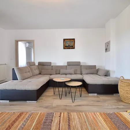 Spacious With Private Pool * Vodnjan