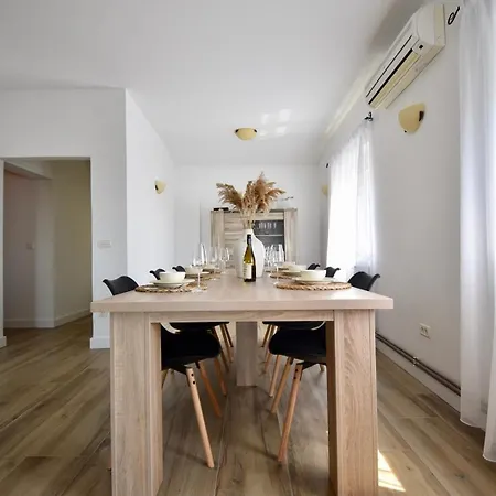Apartment Spacious With Private Pool