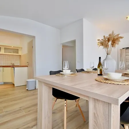 Spacious With Private Pool Apartment