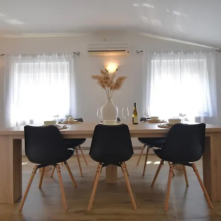 Spacious With Private Pool Vodnjan