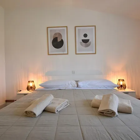 Spacious With Private Pool Apartment *