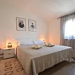 Spacious With Private Pool Vodnjan