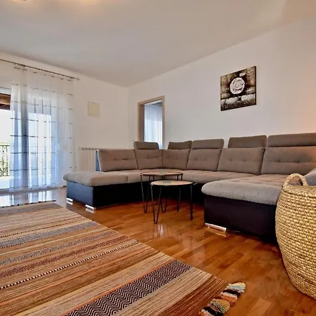 Spacious With Private Pool * Vodnjan
