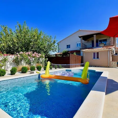 Spacious With Private Pool