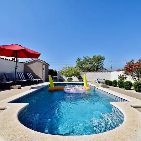 Apartman Spacious With Private Pool