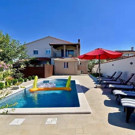 Apartman Spacious With Private Pool Vodnjan