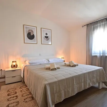 Spacious With Private Pool Vodnjan